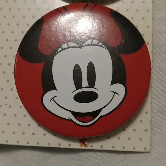 Disney Minnie Mouse button pin set - Picture 4 of 6